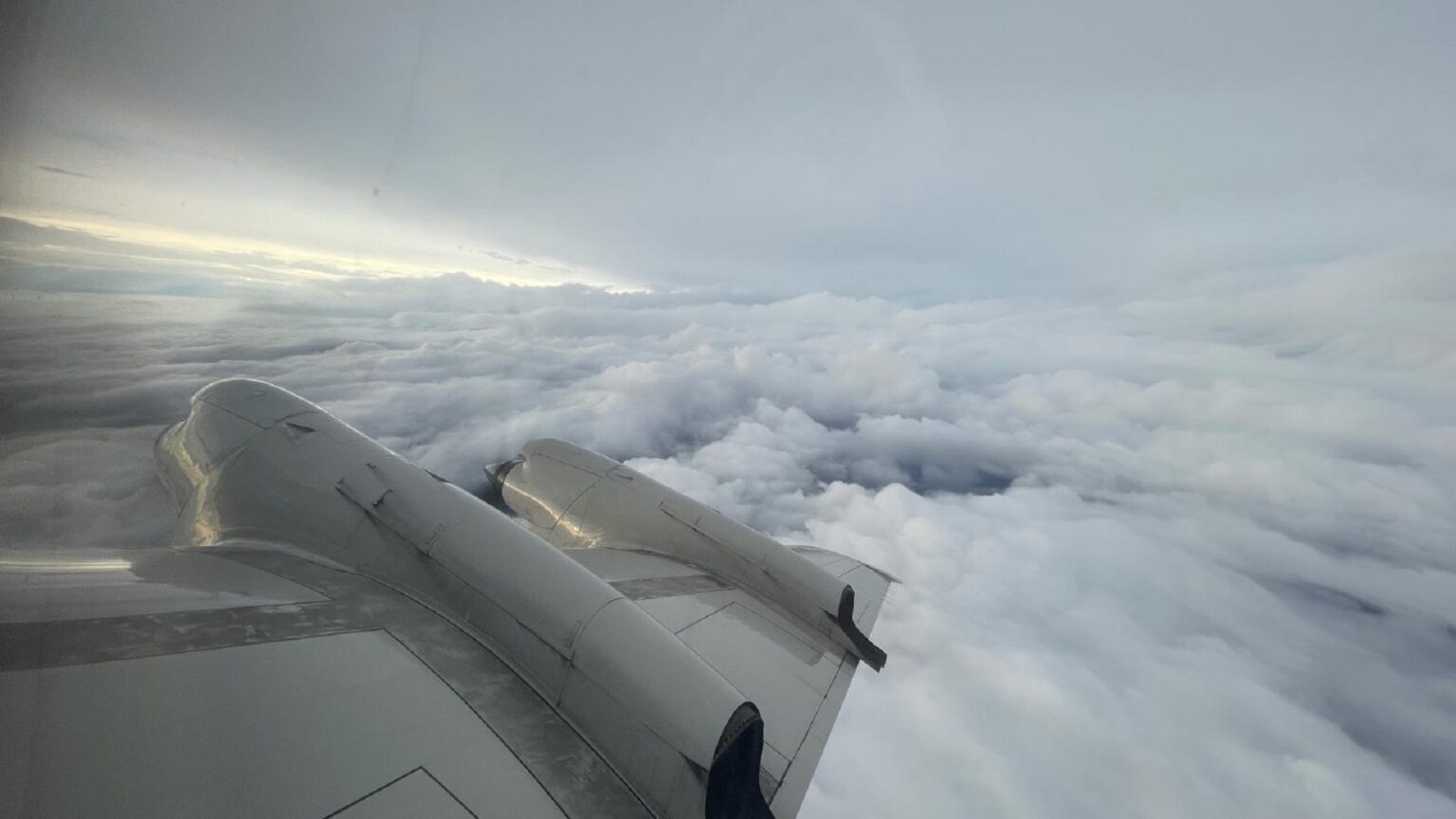 چگونه هواپیمای Hurricane Hunter NOAA به ماهواره ها کمک می کند تا تصویری کامل از طوفان بسازند