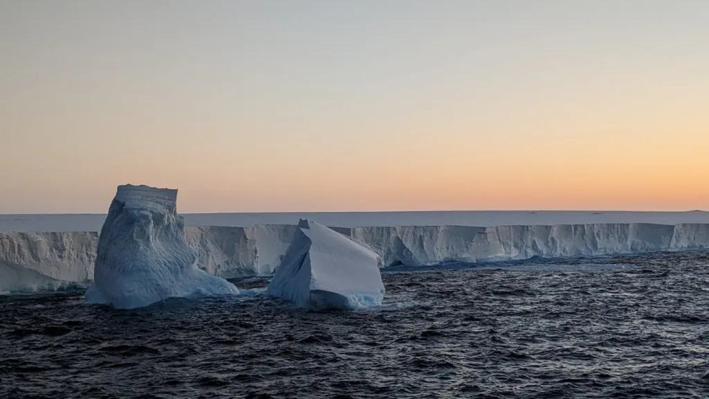 icebergs1