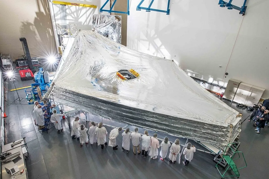 1082px James Webb telescope suns