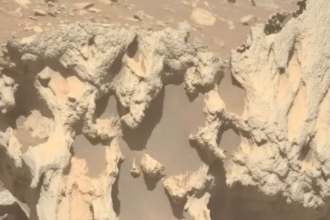 ناسا: کاوشگر پرسویرنس ممکن است اولین شهاب سنگ خود را در مریخ پیدا کرده باشد