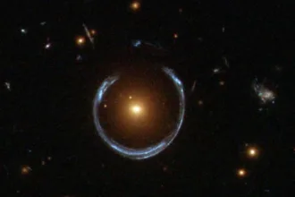 یادگیری ماشین پرده از اختروش‌هایی برداشت که همچون عدسی‌های کیهانی عمل می‌کنند