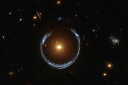 یادگیری ماشین پرده از اختروش‌هایی برداشت که همچون عدسی‌های کیهانی عمل می‌کنند