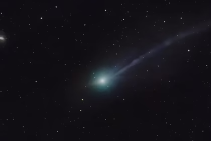 در یک تصویر کیهانی نادر، از دنباله‌دار میان‌ستاره‌ای ۳I/ATLAS در کنار یک کهکشان دوردست عکس گرفته شده است