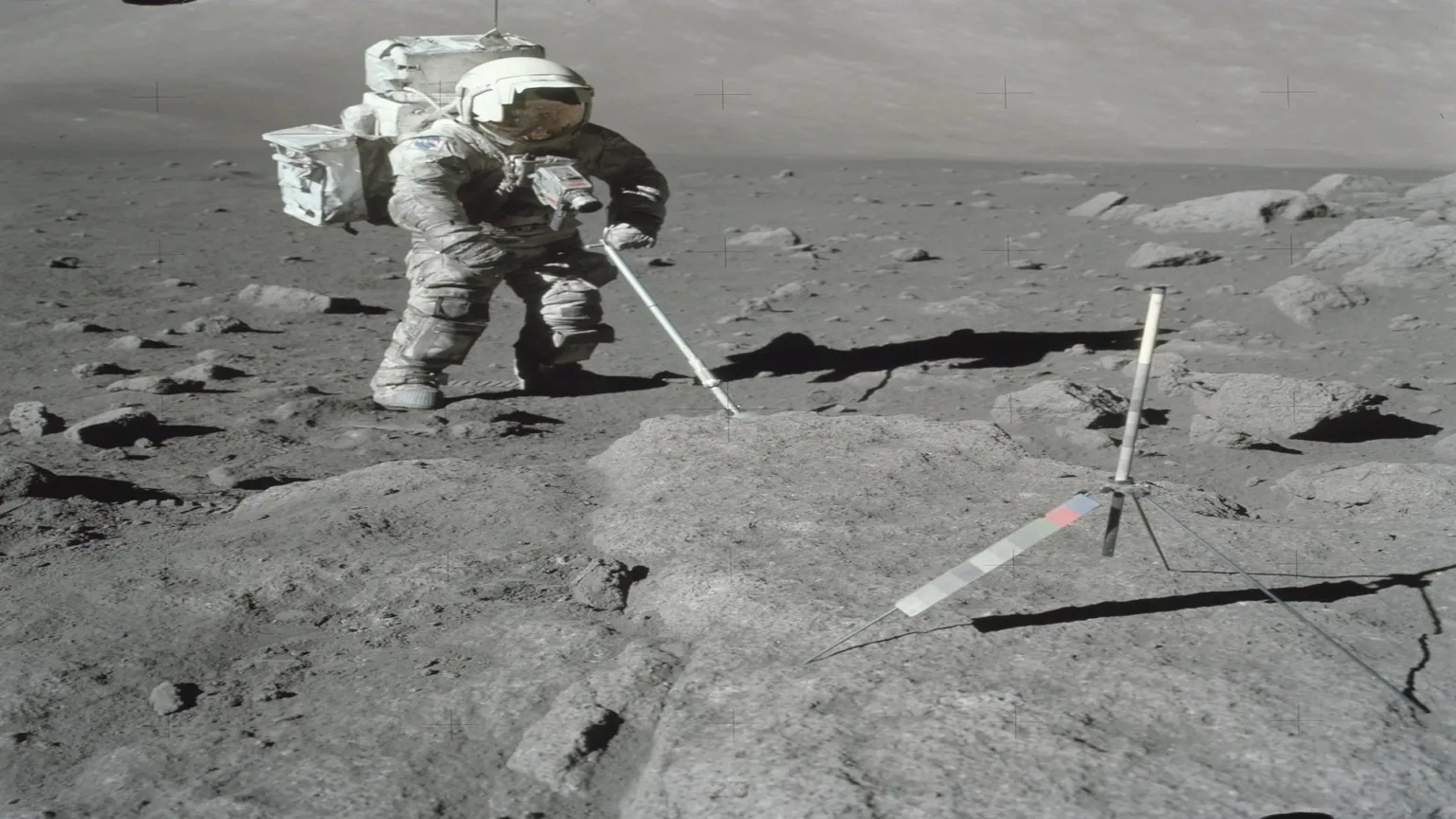 آشوب الکتریکی و چسبندگی پنهان بر خاک ماه چگونه بر اکتشافات فضایی اثر میگذارند؟