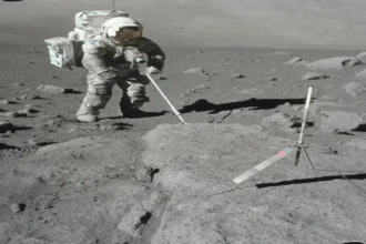 آشوب الکتریکی و چسبندگی پنهان بر خاک ماه چگونه بر اکتشافات فضایی اثر می‌گذارند؟