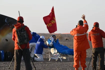 chinese astronauts 6926cbacd80f533975310866