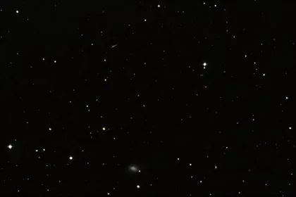 یک کهکشان نزدیک، رازی تاریک در خود دارد، اما آیا این راز، یک سیاهچاله بزرگ است یا ماده تاریک اضافی؟