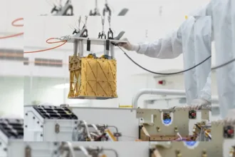 راز دو ایستگاه سوخت فضایی پرده برمی‌دارد؛ جعبه با بولدوزر روبه‌رو می‌شود