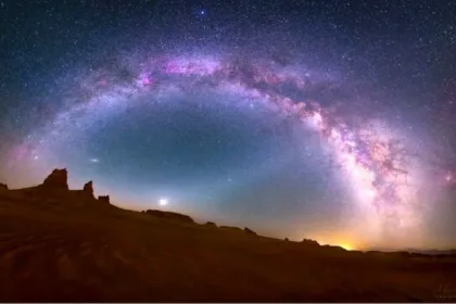 اولین شناسایی مولکول‌های آلی پیچیده در یخ خارج از کهکشان راه شیری