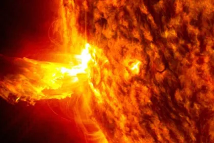 ماموریت پانچ ناسا، واکنش دنباله‌دار لمون به نفوذ قدرتمند خورشید را رصد می‌کند