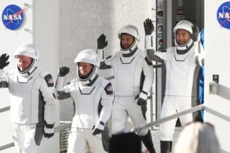 ناسا و اسپیس ایکس پس از اورژانس پزشکی ایستگاه فضایی بین‌المللی، پرتاب Crew-12 را تسریع کردند