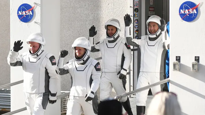 ناسا و اسپیس ایکس پس از اورژانس پزشکی ایستگاه فضایی بین‌المللی، پرتاب Crew-12 را تسریع کردند