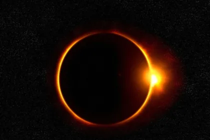 تصاویر خورشیدگرفتگی که در ۱۷ فوریه ۲۰۲۶ از فراز قطب جنوب عبور می‌کند، منتشر شد