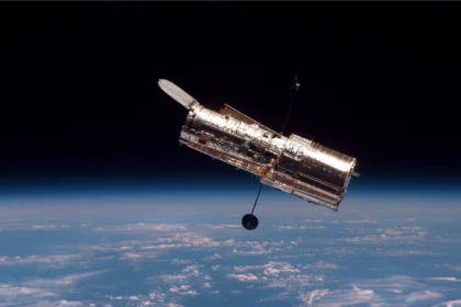 هابل یک نمایش نور چشمگیر در اطراف یک ستاره در حال مرگ را ثبت کرد