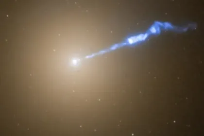 ستاره شناسان راز پشت فواره فضایی عظیم M87 را حل کردند