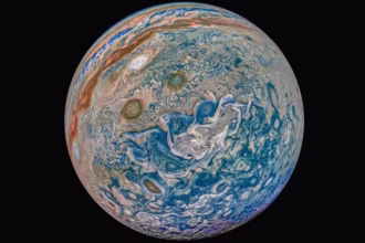 ماموریت Juno ناسا تغییرات هندسی ظریفی را کشف می‌کند که مدل‌های موجود از فضای داخلی مشتری را به چالش می‌کشد