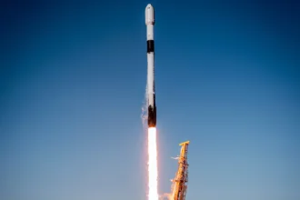 رقابت اسپیس ایکس و تسلا برای تولید پنل‌های خورشیدی با راندمان بالا برای مراکز داده مداری