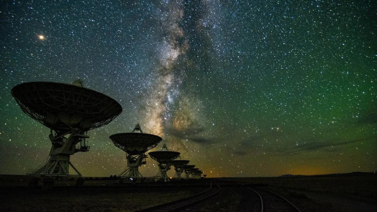 آیا ممکن است ما در گذشته سیگنال های بیگانه دریافت کرده ایم و متوجه نشده ایم؟ بر اساس مطالعه جدید، احتمالاً خونین نیست