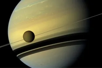 محققان معتقدند قمر تیتان زحل در یک رویداد برخوردی پرانرژی شکل گرفته است