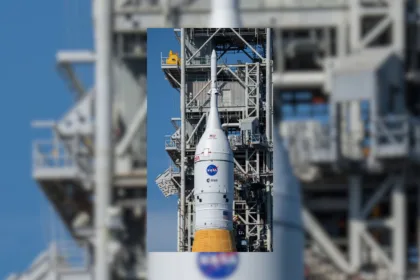 فضاپیمای آرتمیس II ناسا بر روی سکوی پرتاب آماده می‌شود