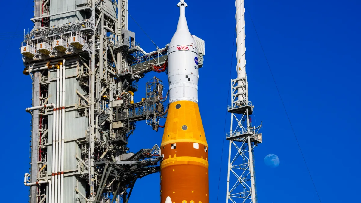 ناسا پس از مشکل هلیوم در مرحله بالایی موشک آرتمیس ۲، آن را به حالت تعلیق درآورد