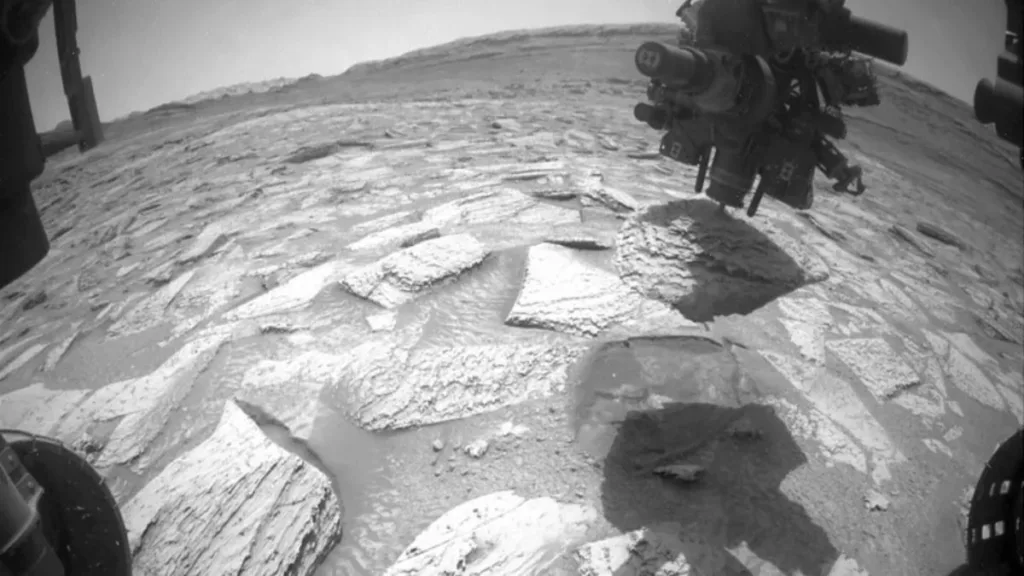 مریخ‌نورد Curiosity ناسا به مدت شش روز در مریخ توسط یک سنگ گیر کرده متوقف شد