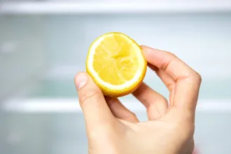 lemon in hand